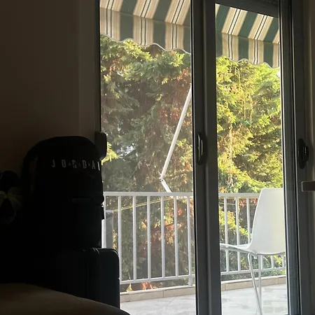 Cozy With Balcony Апартаменты *