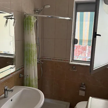Cozy With Balcony Апартаменты *